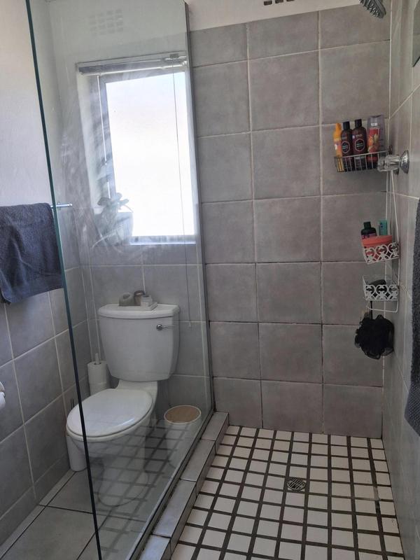 2 Bedroom Property for Sale in Vredehoek Western Cape
